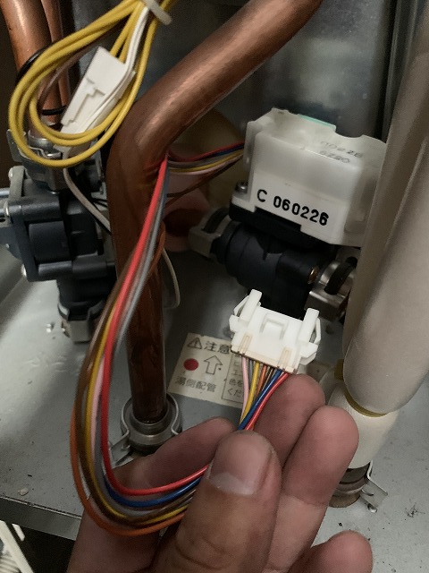長府エコキュート高圧力型フルオートタイプ３７０Ｌ　三方弁交換　大阪府枚方市　06.23