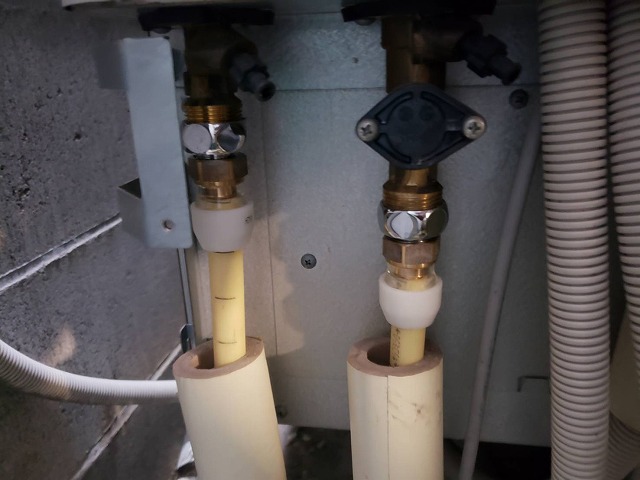 ダイキンエコキュートのタンクTU37LFV の給湯配管交換