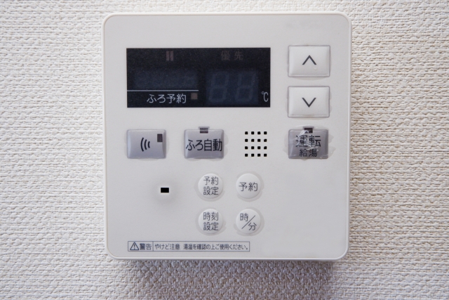 電気温水器の交換や買い替え費用相場と業者の選び方とは？